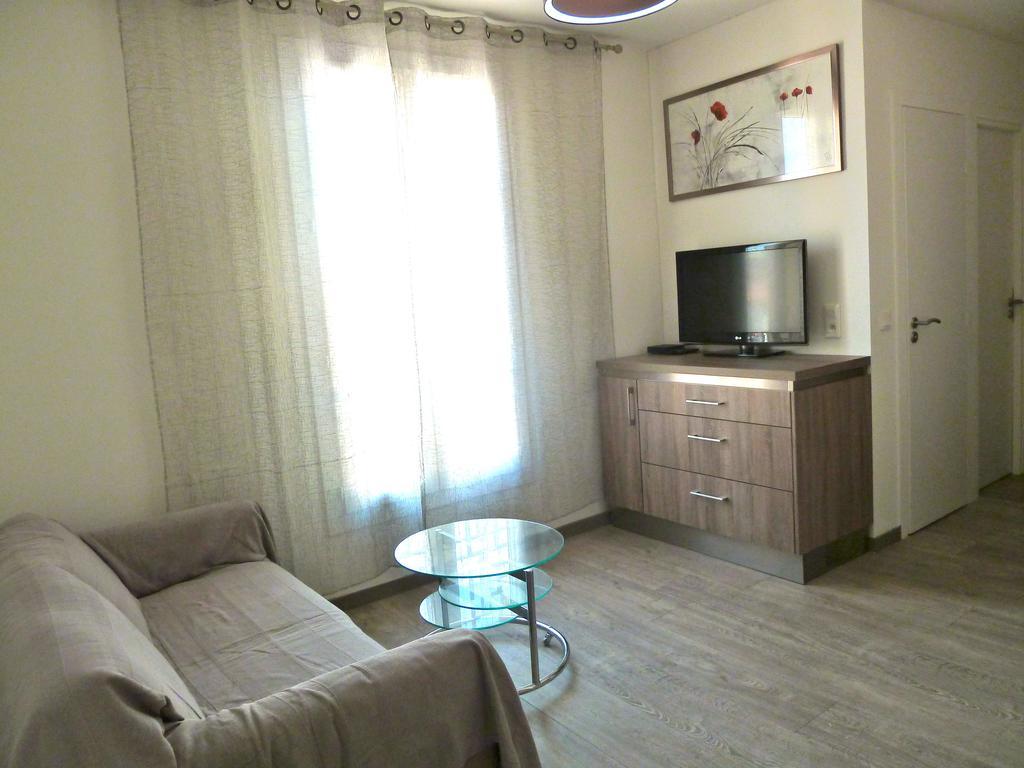 New 1 Bedroom Apt Place Garibaldi Nice Room photo
